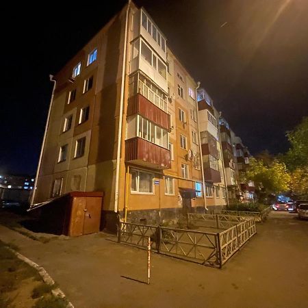 1-Комн. Квартира Целиком Интернациональная 32 С Гостиничным Сервисом Petropawlowsk Exterior foto